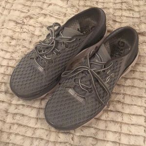 Under Armor speed form athletic shoes